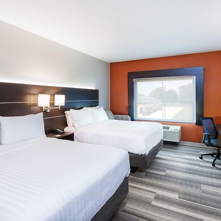 Holiday Inn Express & Suites - Coffeyville, An Ihg Hotel Экстерьер фото