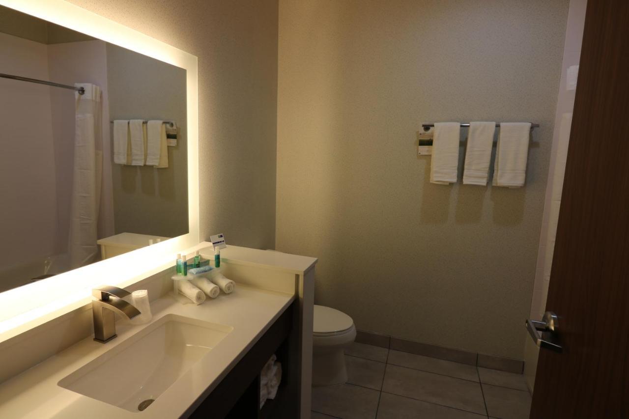 Holiday Inn Express & Suites - Coffeyville By Ihg Экстерьер фото