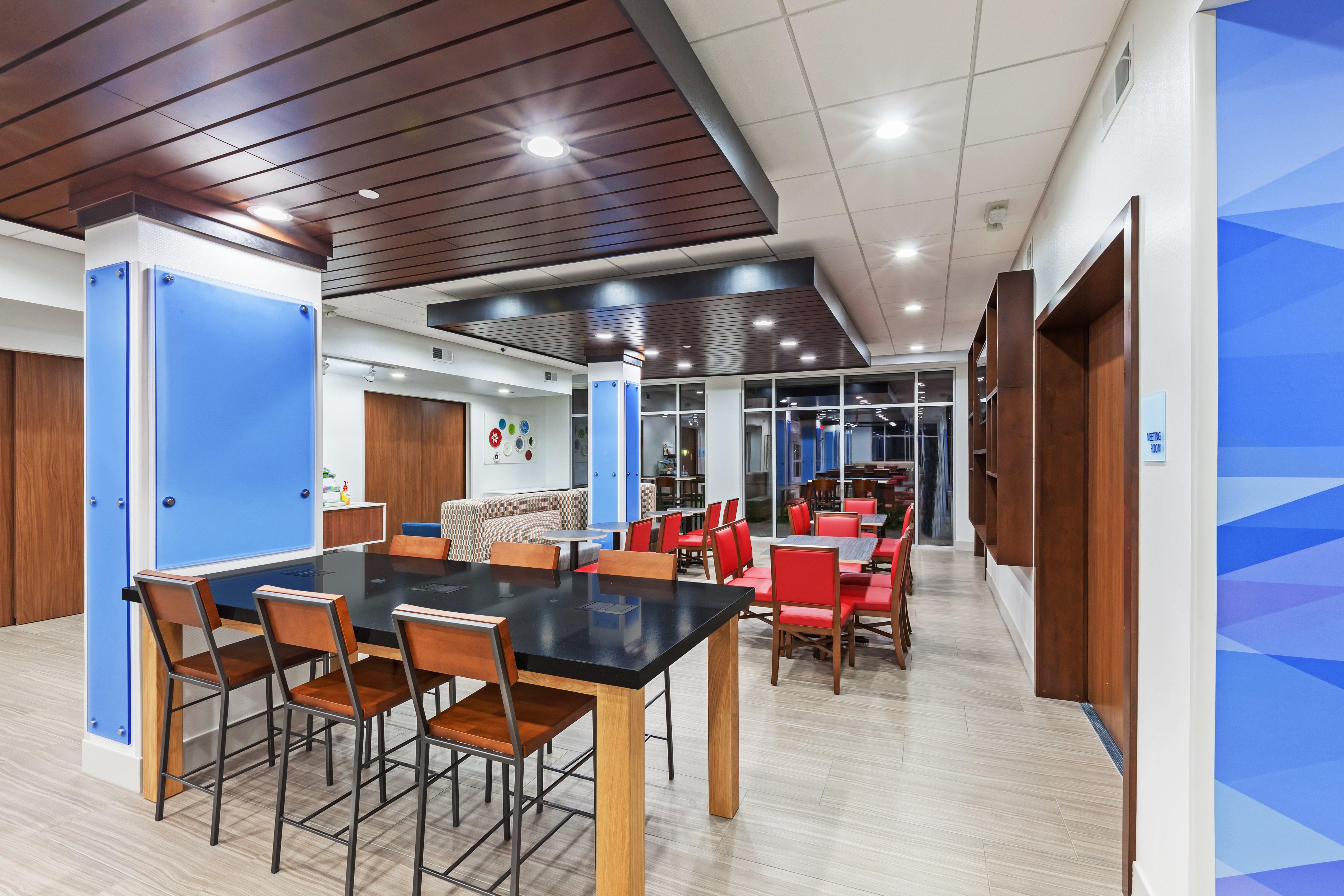 Holiday Inn Express & Suites - Coffeyville By Ihg Экстерьер фото