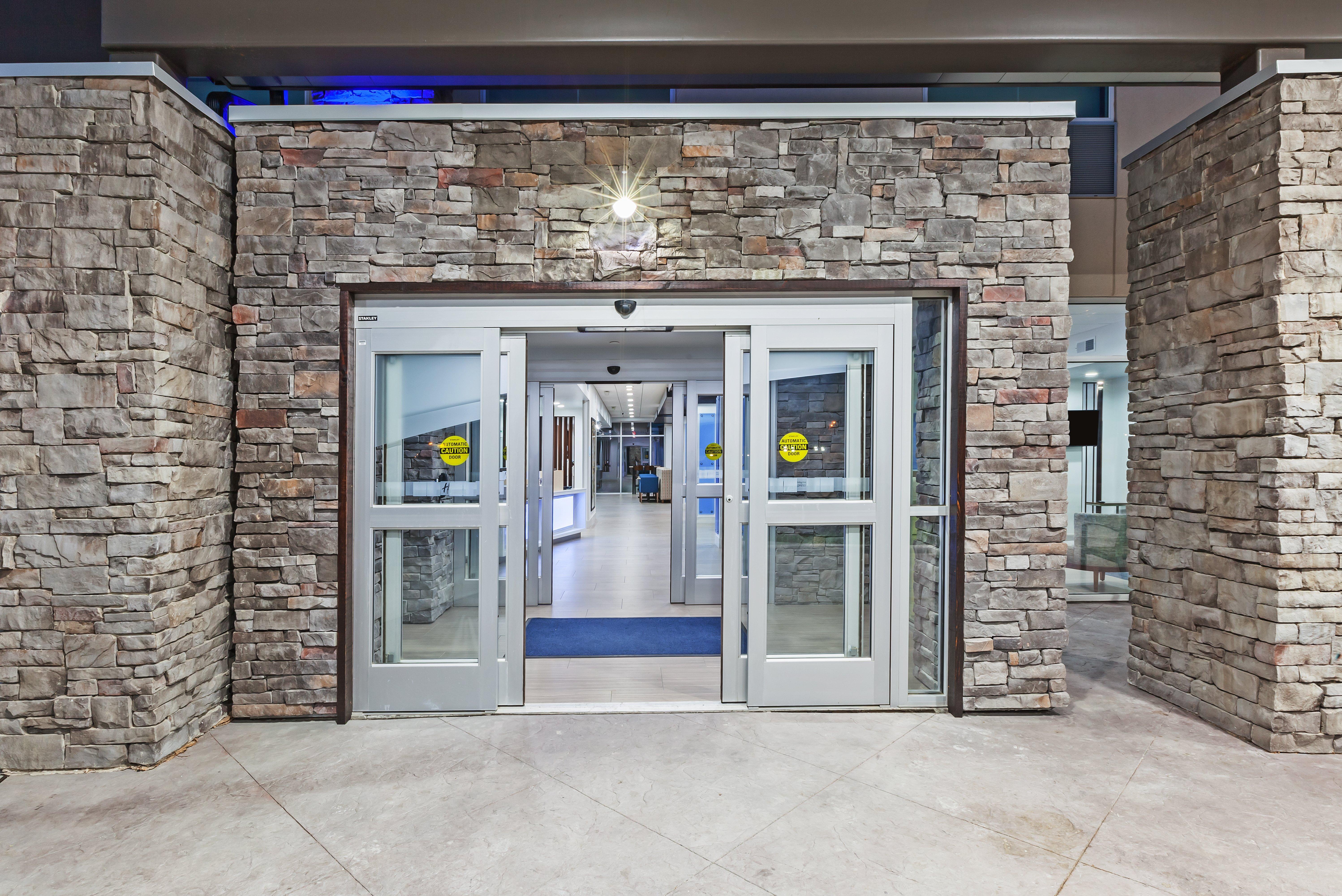 Holiday Inn Express & Suites - Coffeyville By Ihg Экстерьер фото