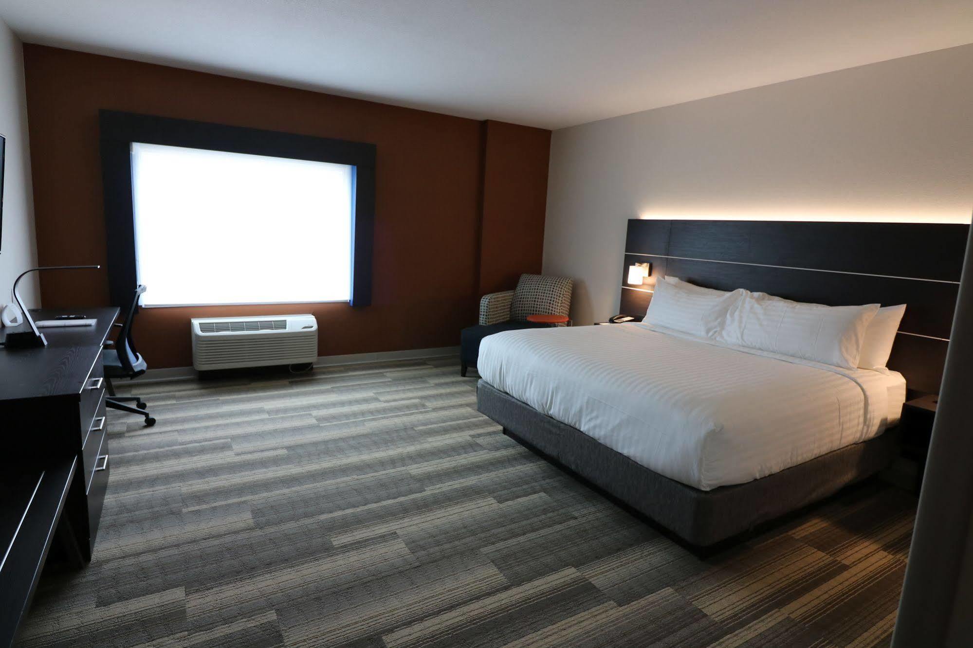 Holiday Inn Express & Suites - Coffeyville By Ihg Экстерьер фото