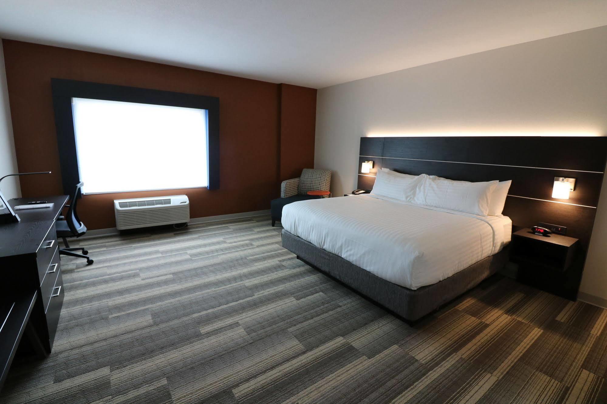 Holiday Inn Express & Suites - Coffeyville By Ihg Экстерьер фото