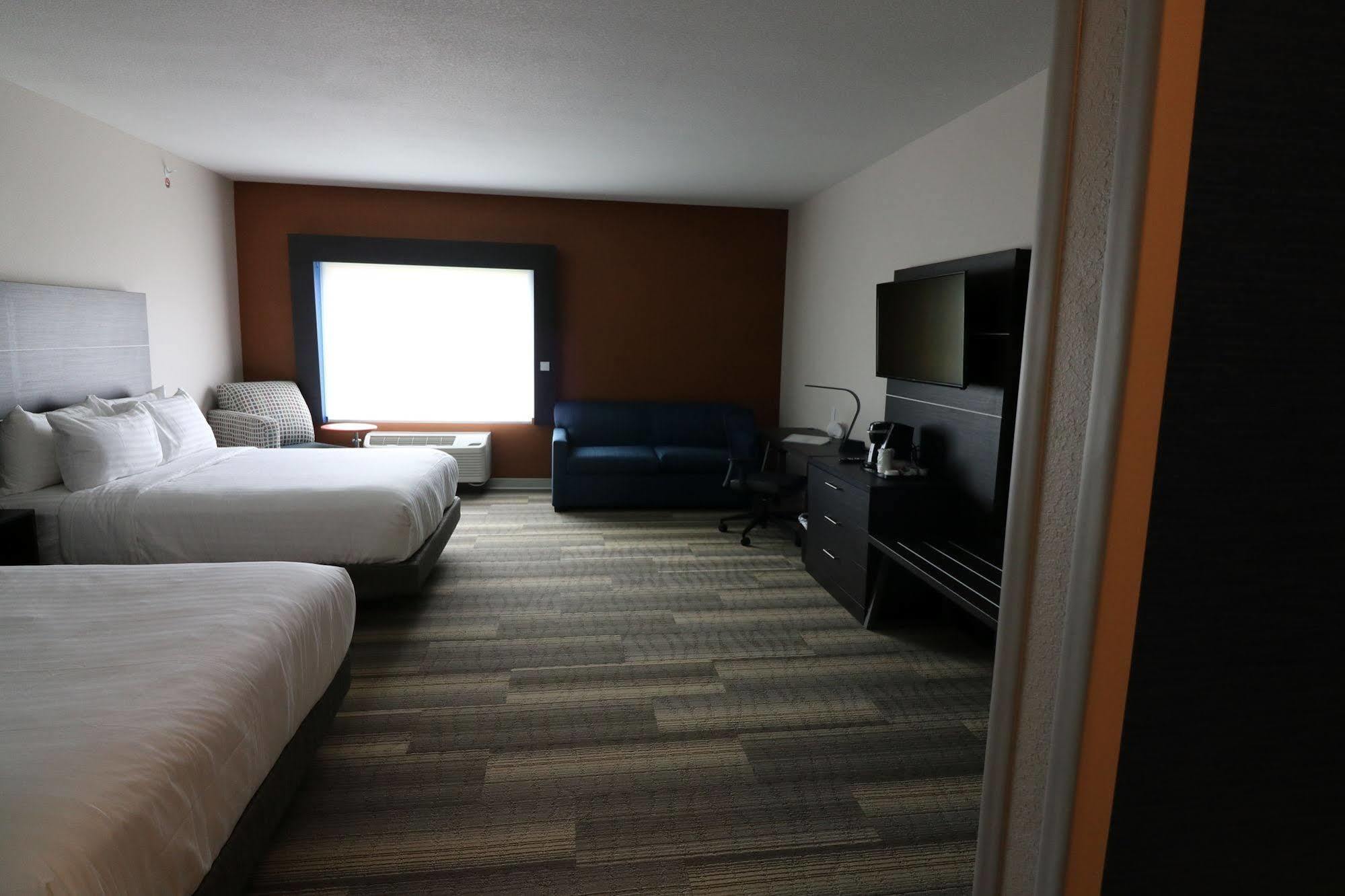 Holiday Inn Express & Suites - Coffeyville By Ihg Экстерьер фото
